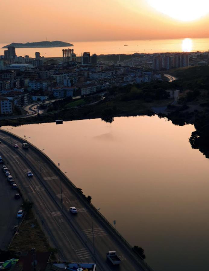Sea And View In Maltepe Daire *